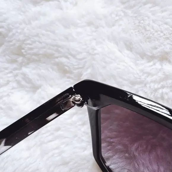 Kira Black Oversized Sunglasses - Picture 5 of 11